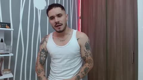 Santy Torres online show from November 2025 05:32:02 AM