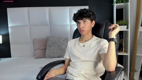 Santiago Carrington online show from December 2024 08:45:01 PM