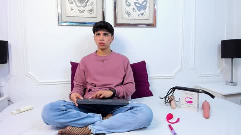 Santiago Carrington online show from December 2024 12:57:02 PM