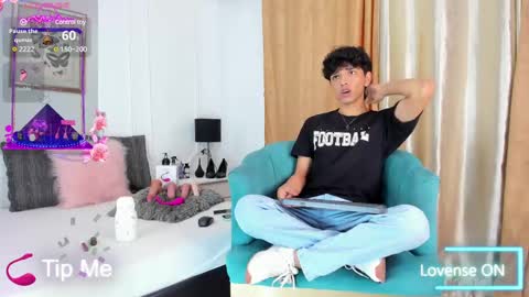 Santiago Carrington online show from February 2025 08:50:02 PM