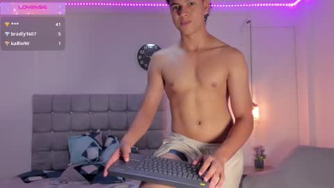 santy_stump online show from September 2025 09:27:02 PM