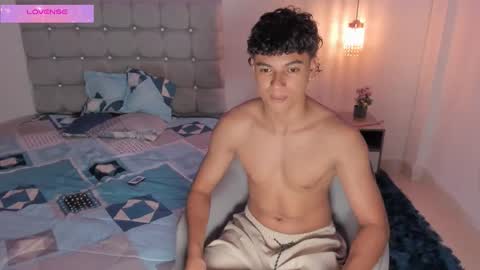 santy_stump online show from September 2025 10:35:02 PM