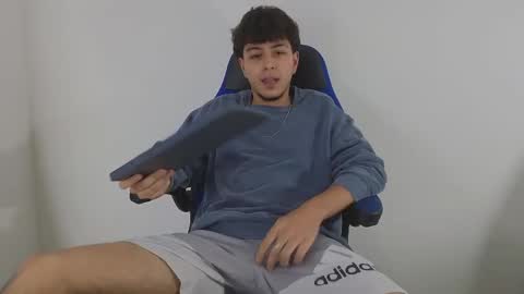 Snapshot of santybig18 chatting on March 2025 06:43:01 AM santybig18 online show from March 2025 06:43:01 AM