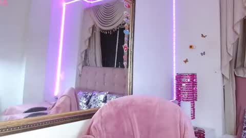 Saori Evans  online show from November 2025 09:46:02 PM