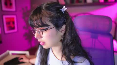 saphyralux online show from July 2026 08:44:02 PM