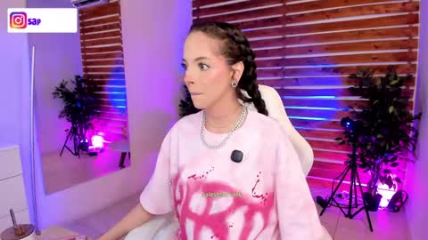 Snapshot of sapphire_venus chatting on April 2026 02:37:02 AM Valerin online show from April 2026 02:37:02 AM