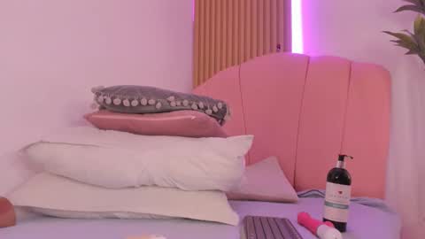 Sara online show from September 2025 03:59:02 PM