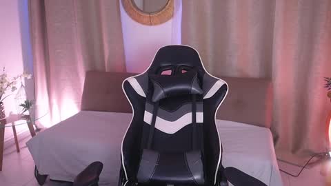 Sara  online show from February 2025 12:03:02 PM