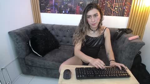 Snapshot of sara_davina chatting on February 2025 08:28:01 PM Sara Davina online show from February 2025 08:28:01 PM