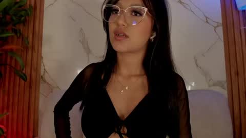 Snapshot of sara_gwen chatting on June 2026 02:10:02 AM S A R A online show from June 2026 02:10:02 AM