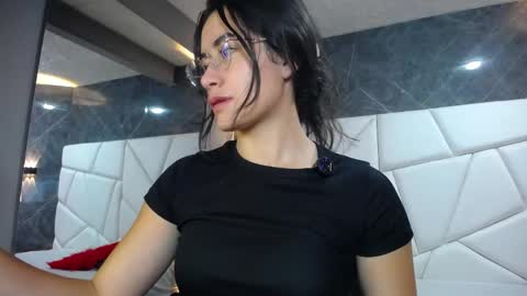 Snapshot of sara_hoffman_4 chatting on May 2026 11:49:02 AM Sara online show from May 2026 11:49:02 AM