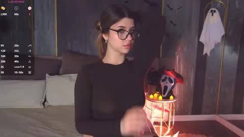 Sara online show from October 2025 04:31:02 PM