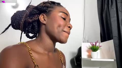Snapshot of sara_muscle chatting on January 2025 02:12:02 AM Sara online show from January 2025 02:12:02 AM