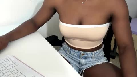 Sara online show from November 2025 08:53:02 PM