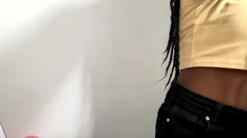 Sara online show from December 2025 10:47:01 PM