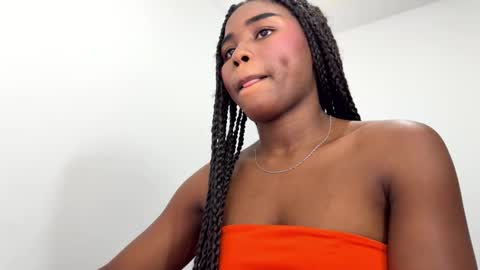 Snapshot of sara_muscle chatting on February 2026 05:17:02 AM Sara online show from February 2026 05:17:02 AM