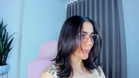 Snapshot of sara_ospina22 chatting on April 2026 08:37:01 PM Sara online show from April 2026 08:37:01 PM