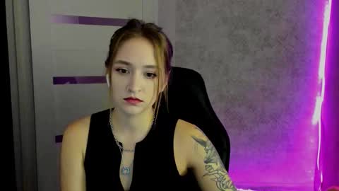 Sara online show from November 2025 08:11:02 PM