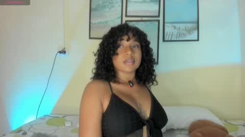 sara sofia online show from December 2025 08:15:02 PM