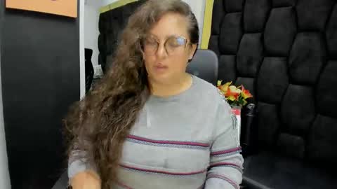 sara_thonson_ online show from June 2026 04:15:01 AM