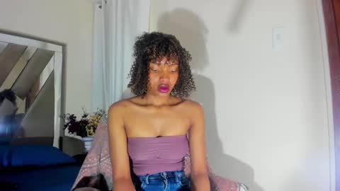 Snapshot of sara_williams01 chatting on February 2025 01:09:02 PM SARA 730 A 200 PM online show from February 2025 01:09:02 PM