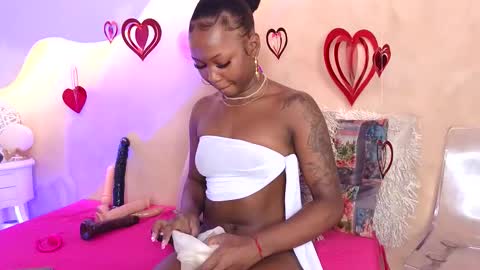 saraaguzman online show from February 2026 07:24:02 PM