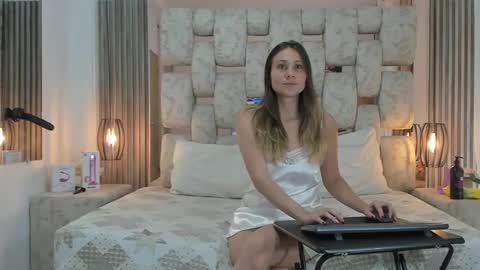 saraANDyoni online show from January 2025 04:43:02 PM