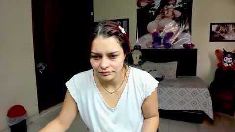 Snapshot of saraandmarilyn chatting on February 2026 01:52:01 PM Alahia and Marilyn online show from February 2026 01:52:01 PM