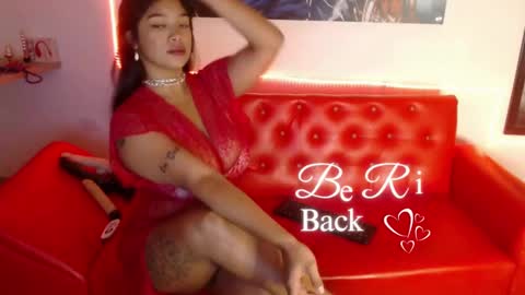 Snapshot of saraapril_1 chatting on December 2024 11:01:02 PM SARAHGIL online show from December 2024 11:01:02 PM