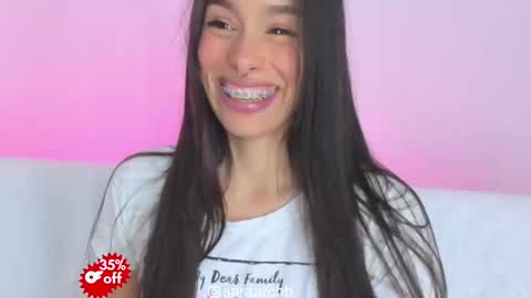 Snapshot of saraarchbould chatting on October 2025 05:13:02 PM Sara online show from October 2025 05:13:02 PM