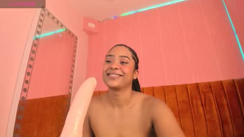 Snapshot of saracastiillo chatting on March 2025 12:43:01 PM Sara Castillo online show from March 2025 12:43:01 PM