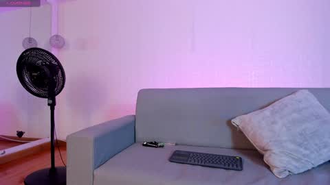 Snapshot of saracorraless chatting on December 2024 12:45:02 AM Sara Everyday From 1430 to 2130 Col Time online show from December 2024 12:45:02 AM