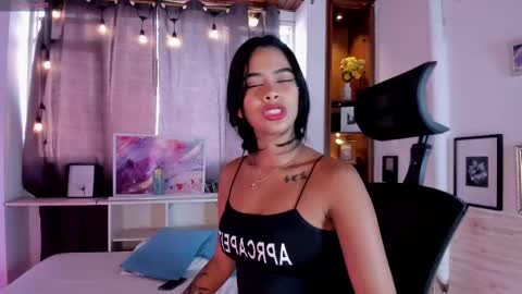 Snapshot of saracorraless chatting on February 2025 08:22:02 PM Sara Everyday From 1430 to 2130 Col Time online show from February 2025 08:22:02 PM
