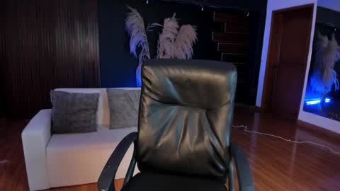 Sara  Everyday From 1430 to 2130 Col Time online show from December 2025 07:44:01 PM