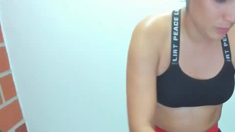 Sara  online show from November 2025 11:04:02 PM