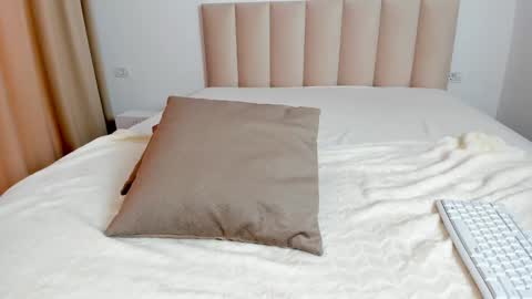 Snapshot of saradiamond01 chatting on January 2025 12:22:02 PM saradiamond01 online show from January 2025 12:22:02 PM