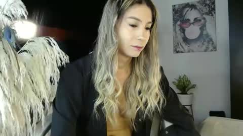 Snapshot of saragoddesshot chatting on October 2025 11:33:02 AM CALL ME LOVE SARITA online show from October 2025 11:33:02 AM