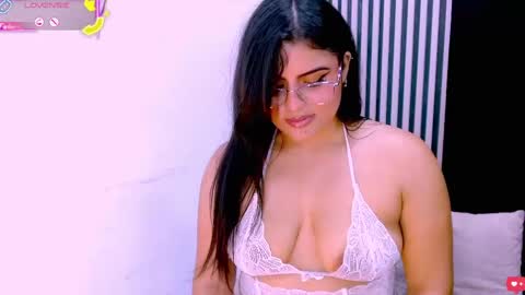 Snapshot of sarah_cream chatting on September 2025 10:32:02 PM Sarah online show from September 2025 10:32:02 PM