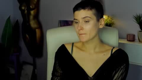 Sarah online show from November 2025 02:28:02 PM