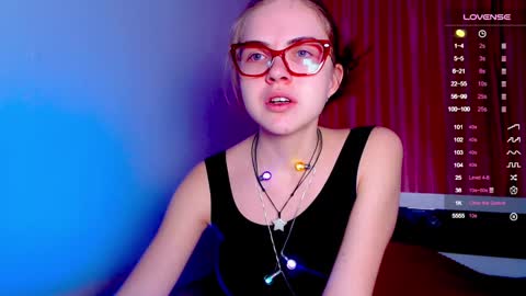 Snapshot of sarah_hs chatting on December 2024 01:03:02 PM Sarah online show from December 2024 01:03:02 PM
