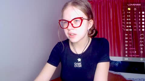 Snapshot of sarah_hs chatting on February 2025 02:53:02 PM Sarah online show from February 2025 02:53:02 PM