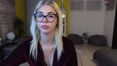 Snapshot of sarahcamsx chatting on June 2026 07:48:01 PM sarahcamsx online show from June 2026 07:48:01 PM