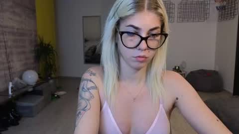 Snapshot of sarahcamsx chatting on June 2026 08:57:01 PM sarahcamsx online show from June 2026 08:57:01 PM