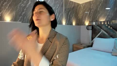 Sarah Deyvis online show from December 2024 01:54:02 PM