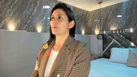 Sarah Deyvis online show from December 2024 08:00:02 PM