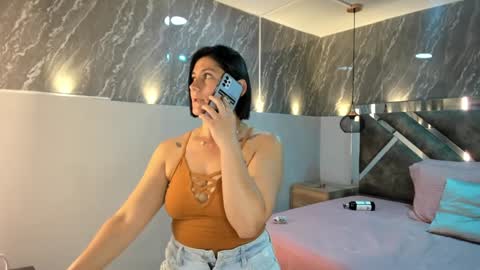 Sarah Deyvis online show from January 2025 04:35:01 PM