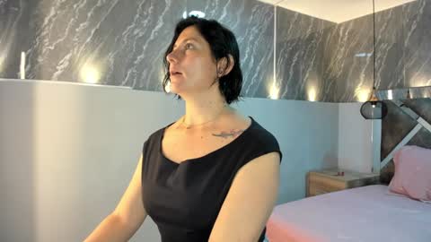 Sarah Deyvis online show from January 2025 01:58:01 PM