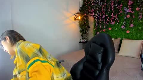 Sarah Deyvis online show from December 2025 11:08:02 AM