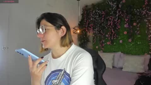 Sarah Deyvis online show from January 2026 01:15:01 PM