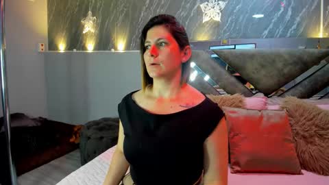 Sarah Deyvis online show from February 2026 07:18:01 PM